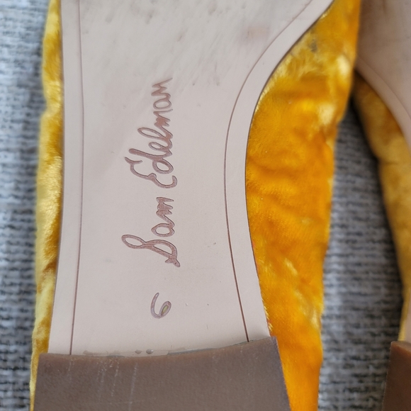 Sam Edelman Yellow Gold Velvet Rivera Studded Flats Size 6 Wavy Pointed Toe - Picture 7 of 9